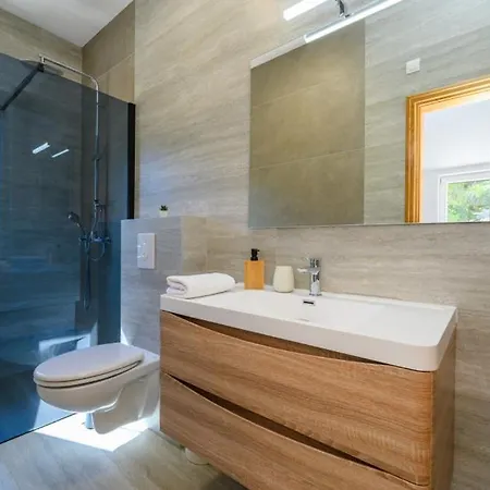 Dida Bozo By Guide Villa *