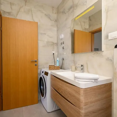 Dida Bozo By Guide Villa