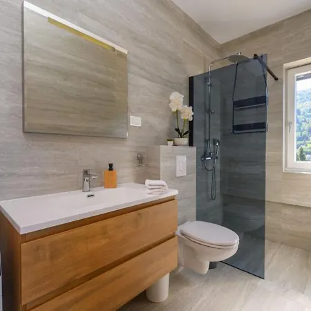 Dida Bozo By Guide Villa Blace