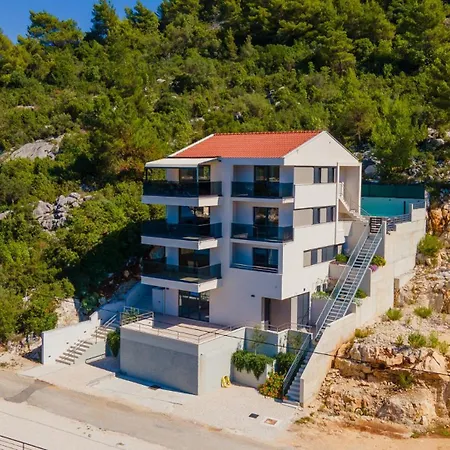 Dida Bozo By Guide Villa