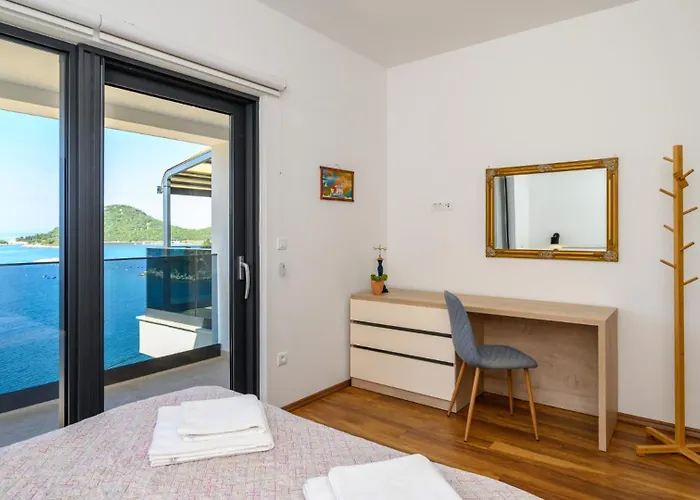 Dida Bozo By Guide Villa Blace