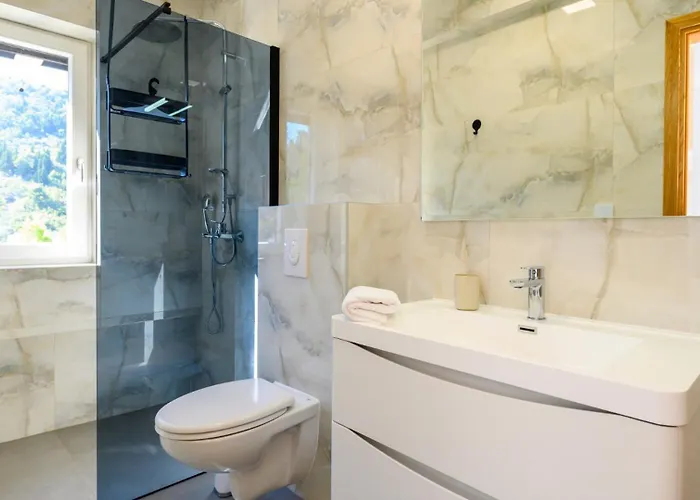 Dida Bozo By Guide Villa